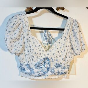 Thirty/Thirty LA size medium NWT Floral Smocked crop Top - Blue and White lace